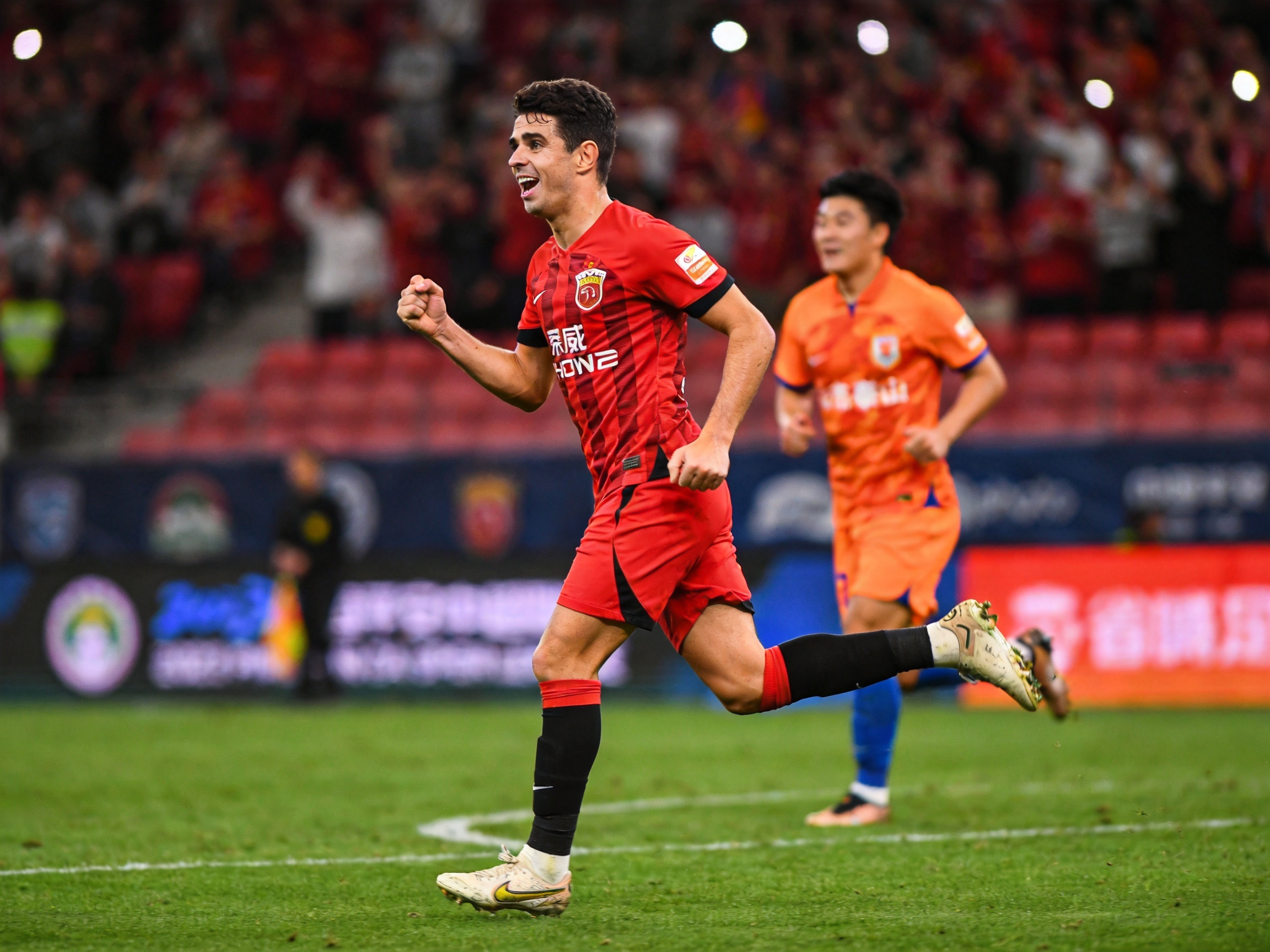 中超联赛焦点战：上海海港2-0山东泰山